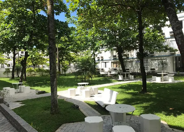 Apartamento Guarujá Enseada Caravela - próximo da praia - com ar condicionado e vaga para carro